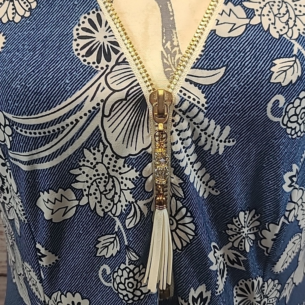 Papillon sleeveless zipper front tank - Picture 3 of 8